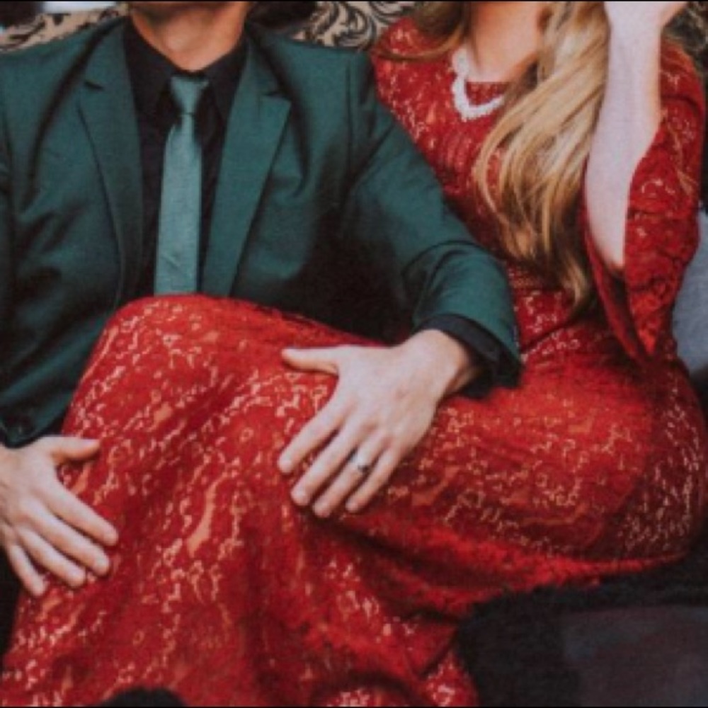 Burgundy long modest gown prom - Picture 2 of 4